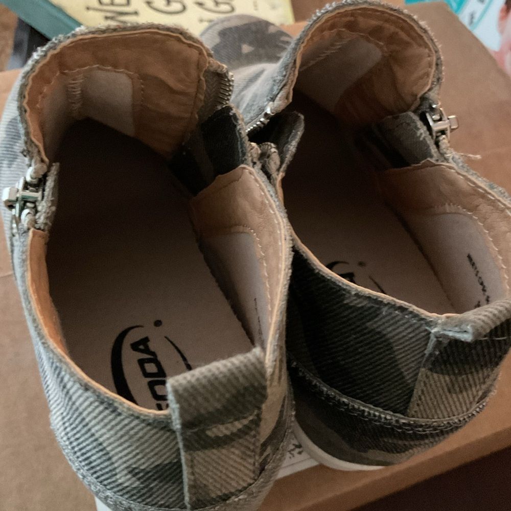 Soda shoes‎ - Picture 8 of 9